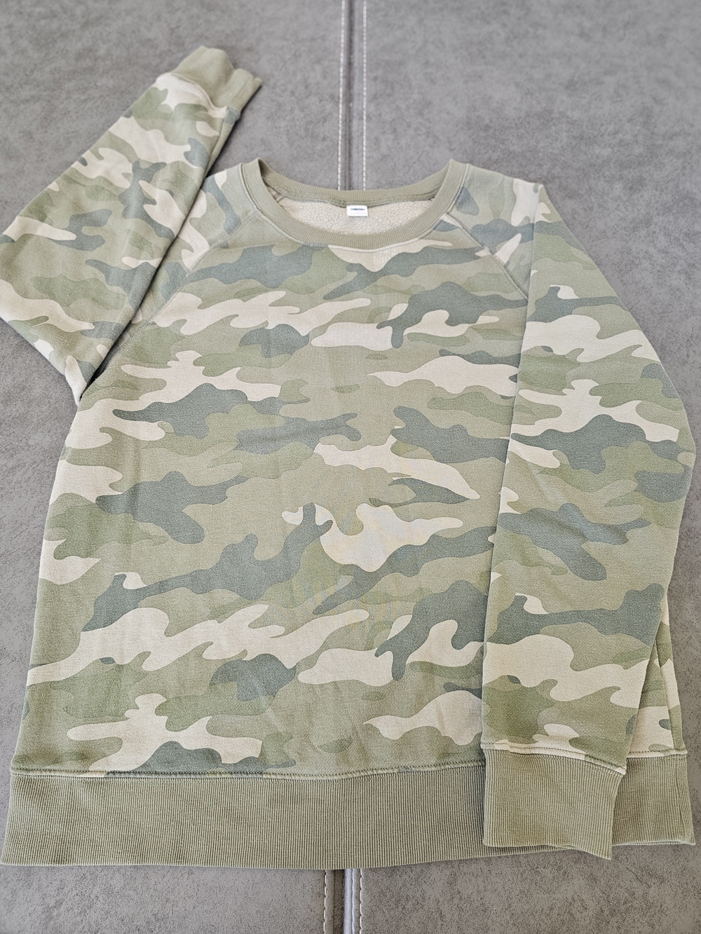 Old Navy Women's Camo Crewneck Sweatshirt - Olive & Tan